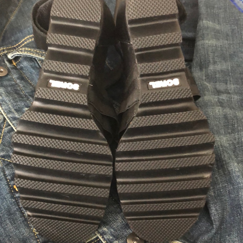 Shoes - Picture 5 of 8